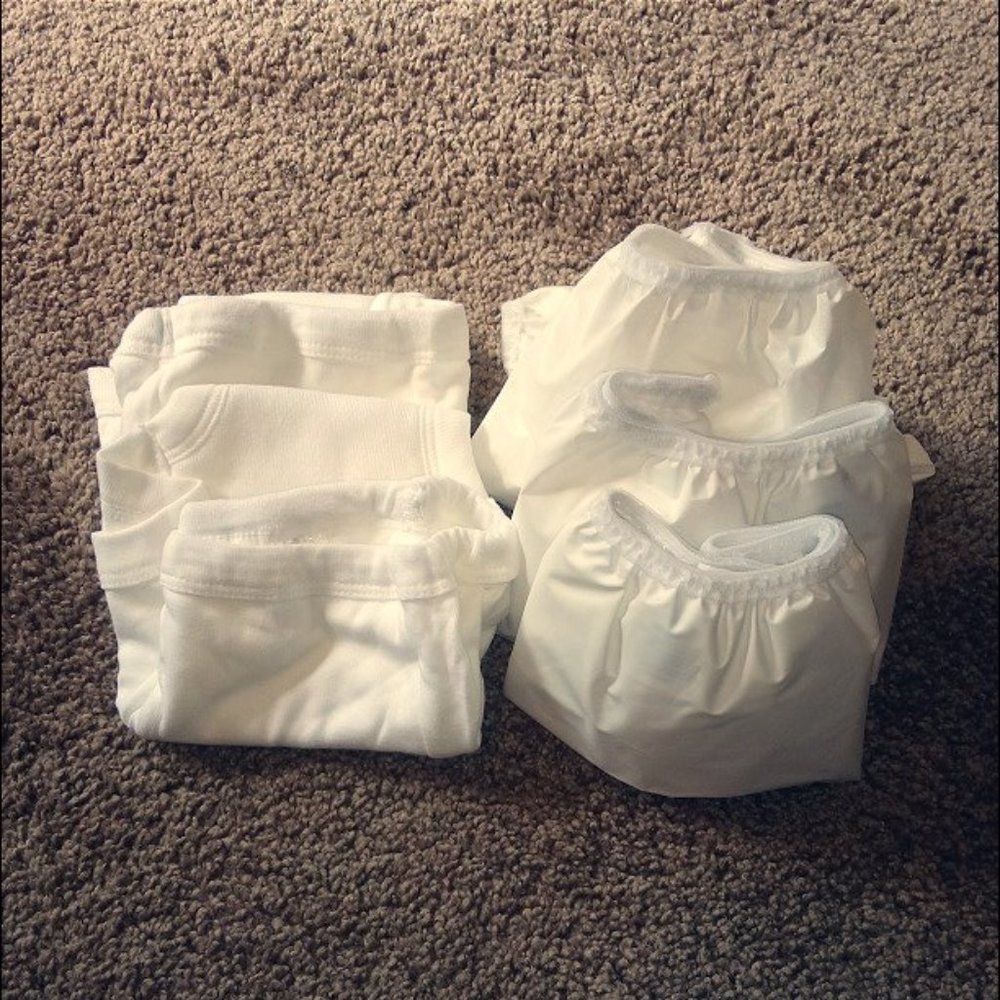 2 New Cloth & 3 New Plastic Under ware $8